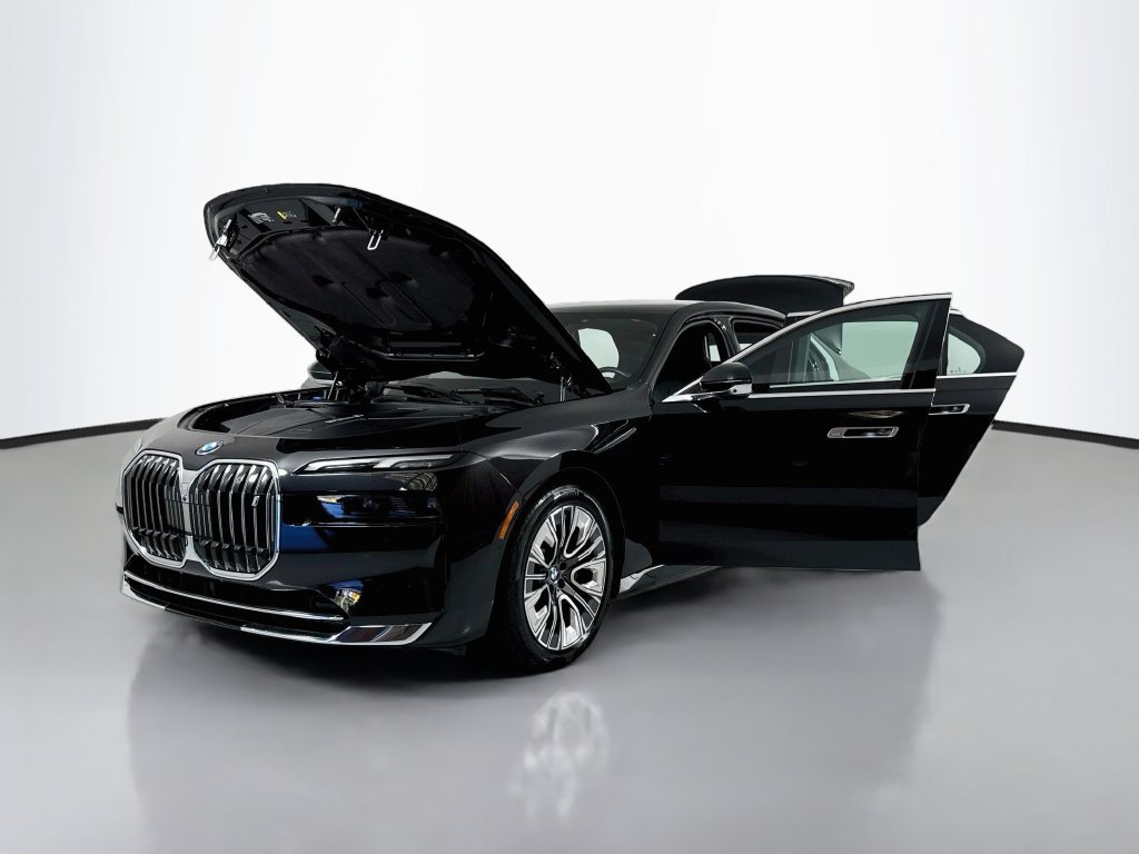 Used 2023 BMW i7 xDrive60 AWD/4WD image 24