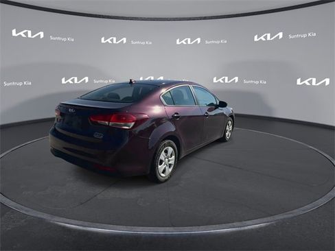 Used 2017 Kia Forte LX image 19