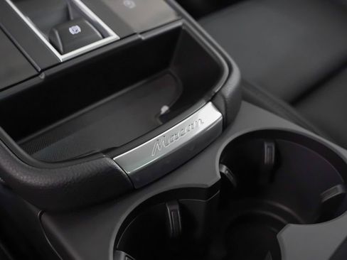 Certified 2026 Porsche Macan AWD/4WD image 32