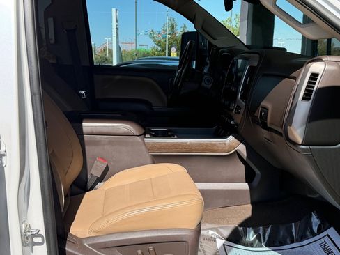 Used 2018 GMC Sierra 2500 Denali w/ Duramax Plus Package AWD/4WD image 30
