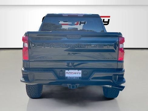 Used 2025 Chevrolet Silverado 1500 Custom Trail Boss w/ Dark Appearance Package AWD/4WD image 6