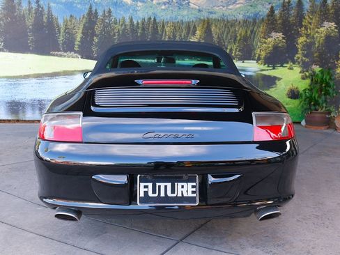 Used 2004 Porsche 911 Carrera image 4