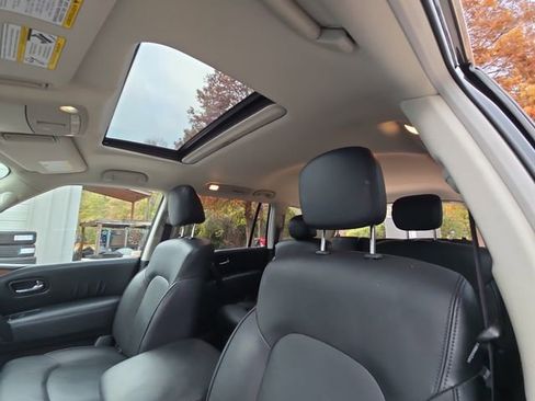 Used 2024 Nissan Armada SL w/ Captain's Chairs Package image 46