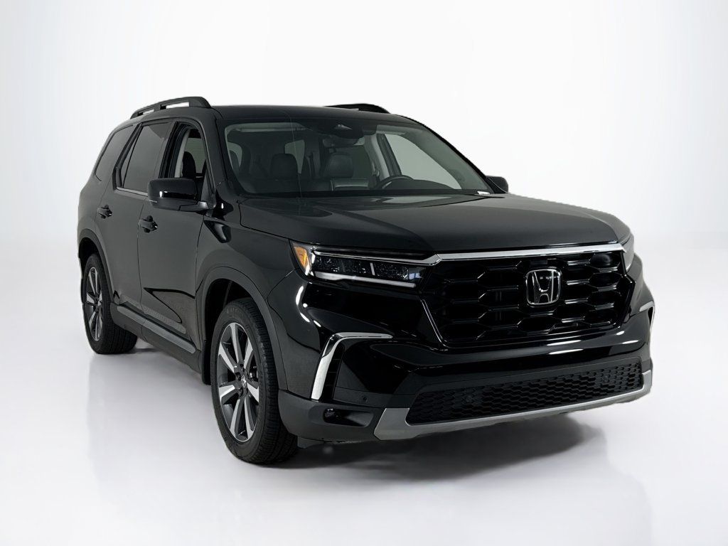 Used 2025 Honda Pilot Touring image 7