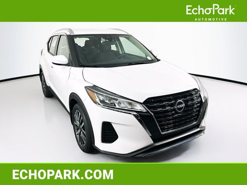 Used 2023 Nissan Kicks SV FWD image 1