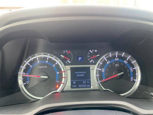 Used 2018 Toyota 4Runner TRD Off-Road Premium AWD/4WD image 18
