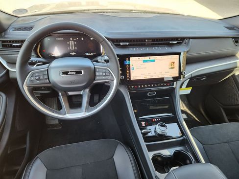 New 2026 Jeep Grand Cherokee Altitude AWD/4WD image 9