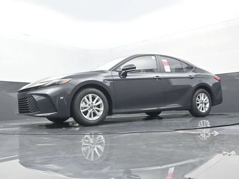 Used 2025 Toyota Camry LE w/ Convenience Package FWD image 26