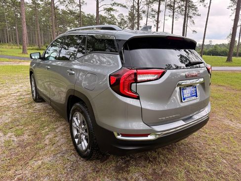 Used 2024 GMC Terrain SLT FWD image 3