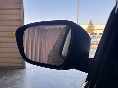 Used 2020 Nissan Pathfinder S image 26