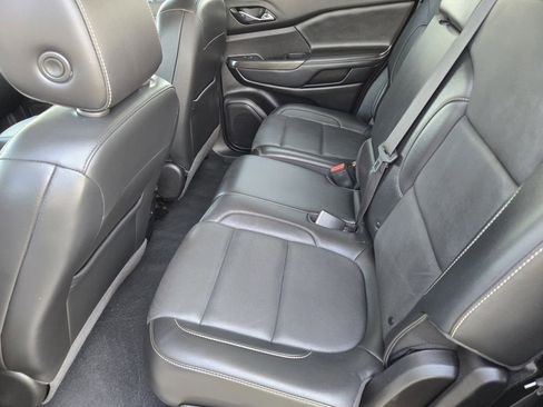 Used 2023 GMC Acadia SLT AWD/4WD image 28