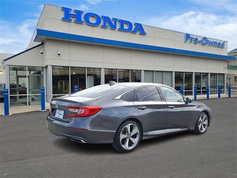 Used 2018 Honda Accord Touring image 4