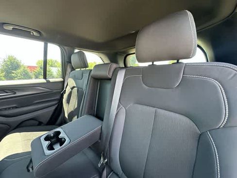 Used 2024 Jeep Grand Cherokee Laredo X AWD/4WD image 18