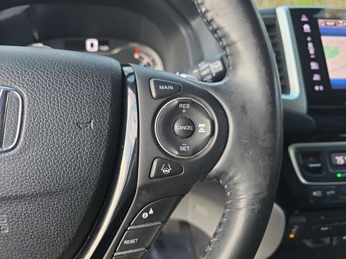 Used 2018 Honda Pilot Touring image 17