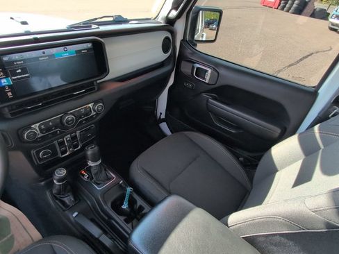 Used 2024 Jeep Wrangler Unlimited w/ Convenience Group AWD/4WD image 23