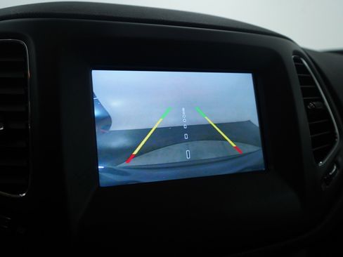 Used 2018 Jeep Compass Latitude w/ Popular Equipment Group image 19