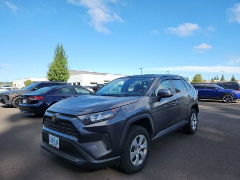 Used 2022 Toyota RAV4 LE AWD/4WD image 4