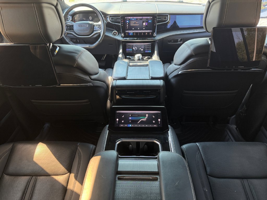 Used 2022 Jeep Grand Wagoneer Series II AWD/4WD image 16