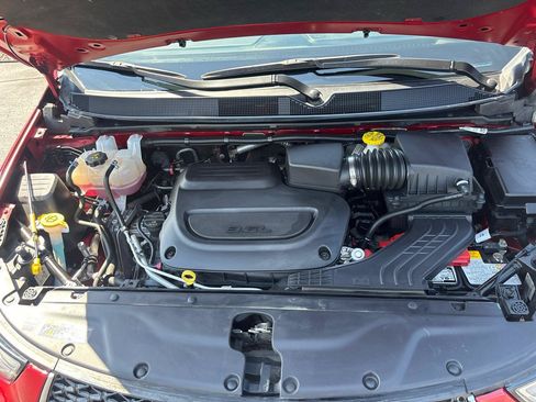 Used 2024 Chrysler Pacifica Touring-L FWD image 38