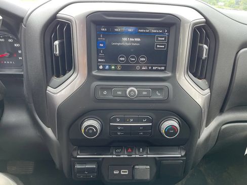 Used 2022 Chevrolet Silverado 2500 Custom w/ Custom Value Package AWD/4WD image 8
