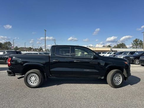 Used 2024 Chevrolet Colorado W/T RWD image 11