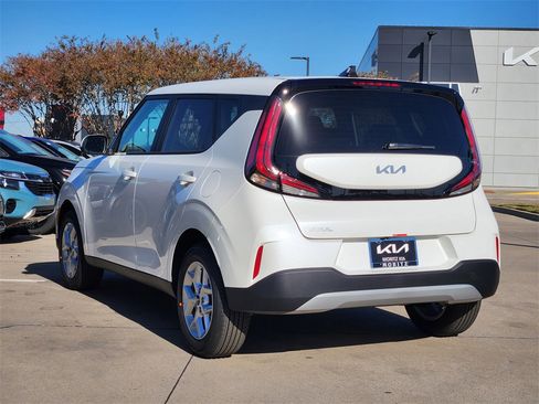 New 2025 Kia Soul LX image 3
