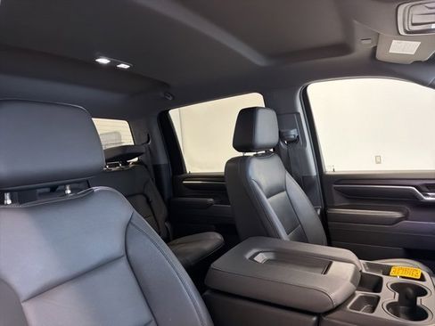 Used 2024 GMC Sierra 2500 SLT image 38