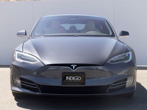 Used 2020 Tesla Model S Long Range Plus image 4