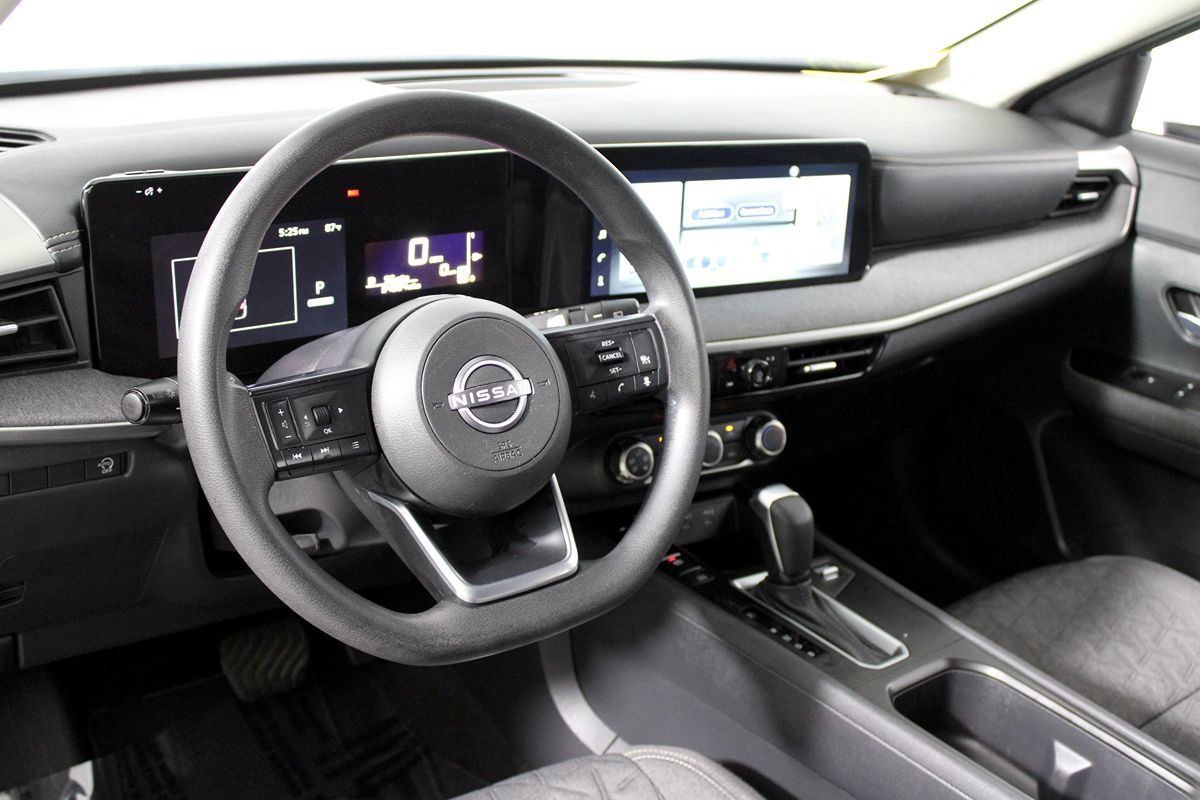 Used 2025 Nissan Kicks SV FWD image 6