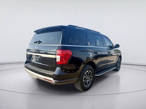 Used 2023 Ford Expedition XLT RWD image 3