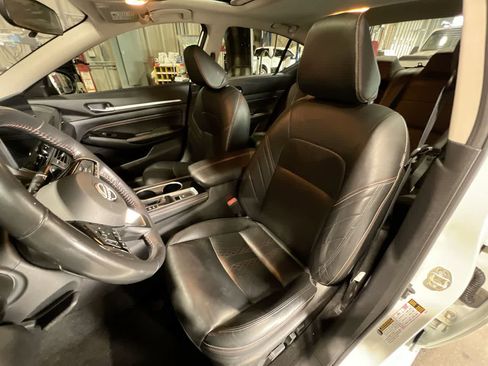 Used 2023 Nissan Altima 2.5 SR w/ SR Premium Package AWD/4WD image 11