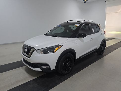 Used 2020 Nissan Kicks SR w/ SR Premium Package FWD image 1