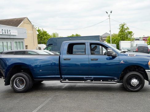 Used 2024 RAM 3500 Tradesman w/ Chrome Appearance Group AWD/4WD image 7