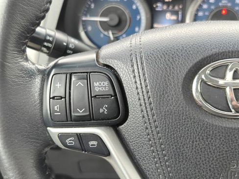 Used 2017 Toyota Sienna XLE image 29