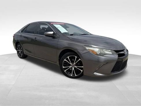 Used 2016 Toyota Camry SE FWD image 2