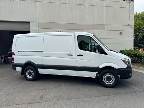 Used 2017 Mercedes-Benz Sprinter 2500 image 2