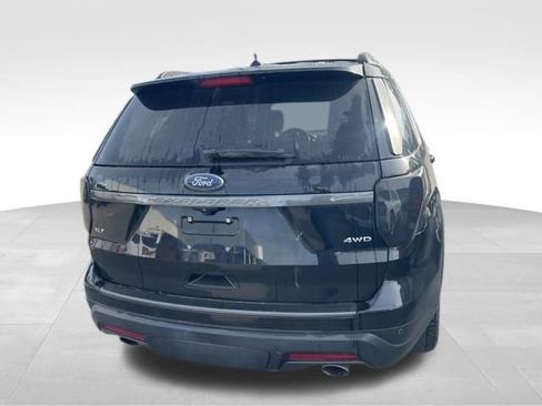 Used 2018 Ford Explorer XLT w/ Equipment Group 202A image 9