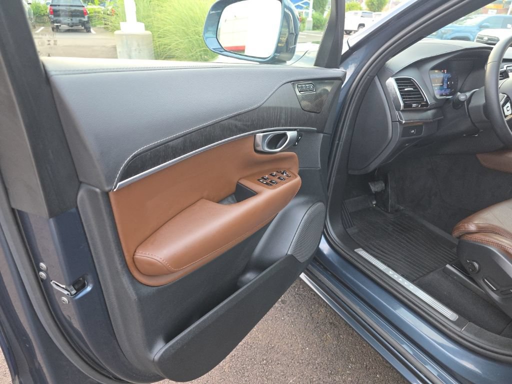 Used 2024 Volvo XC90 B6 Ultimate AWD/4WD image 11