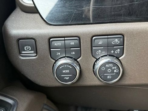 Used 2022 GMC Sierra 1500 SLT w/ SLT Premium Package AWD/4WD image 32