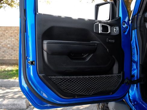 Used 2021 Jeep Gladiator Willys image 52