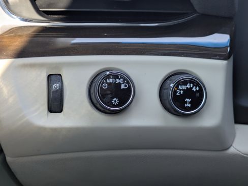 Used 2018 Cadillac Escalade Luxury image 17