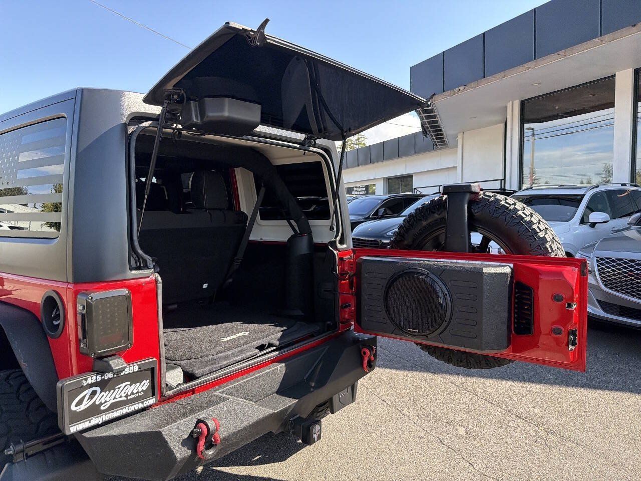 Used 2017 Jeep Wrangler Unlimited Sahara AWD/4WD image 9