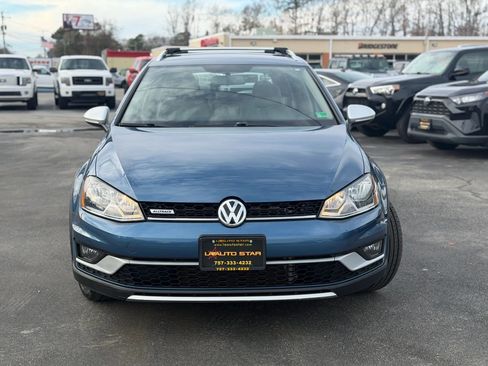 Used 2017 Volkswagen Golf Alltrack S image 8