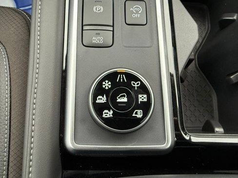 New 2025 Nissan Pathfinder SL w/ SL Premium Package image 30