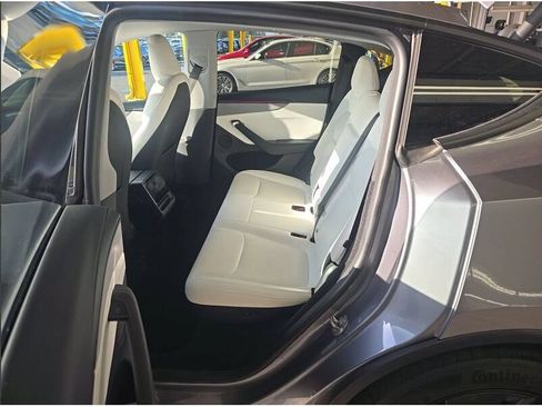Used 2026 Tesla Model Y Long Range RWD image 3