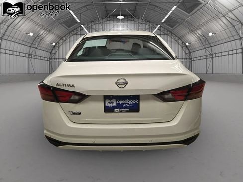 Used 2025 Nissan Altima 2.5 SV FWD image 6