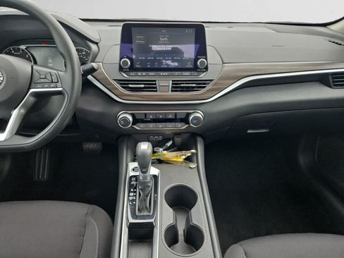 Used 2025 Nissan Altima 2.5 SV FWD image 11