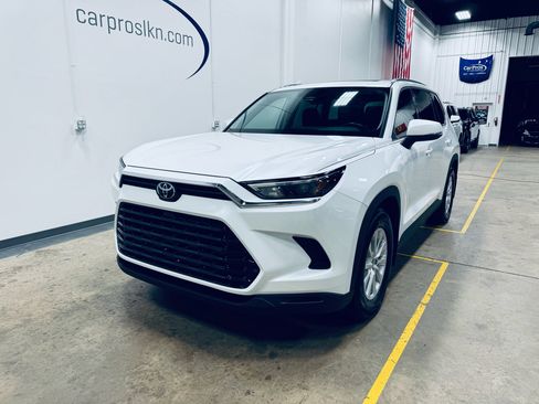 Used 2024 Toyota Grand Highlander AWD Hybrid image 3