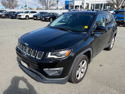 Used 2018 Jeep Compass Latitude w/ Popular Equipment Group image 1