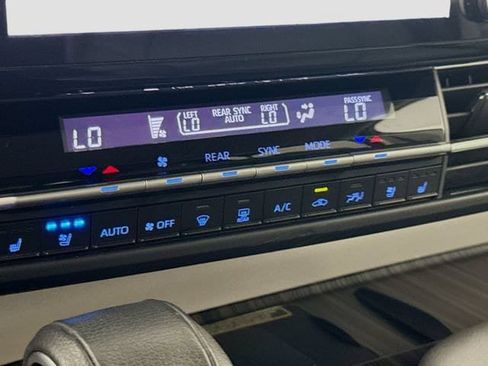 Certified 2021 Toyota Sienna Limited FWD image 23